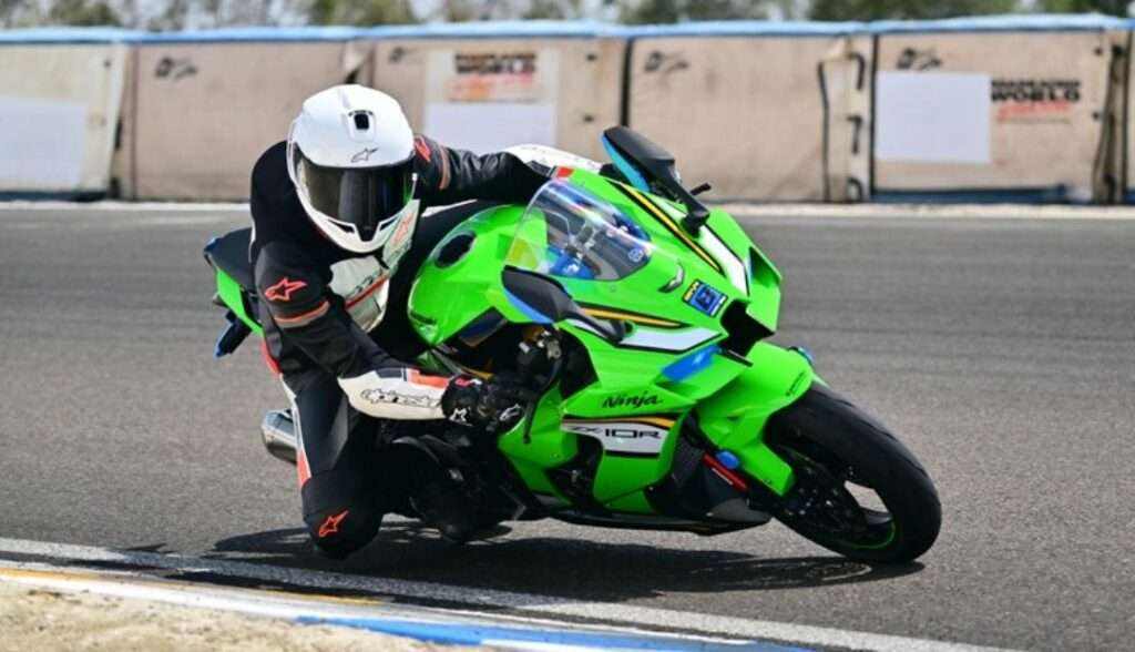 2026 Kawasaki Ninja ZX-10R Front View with LED Headlight