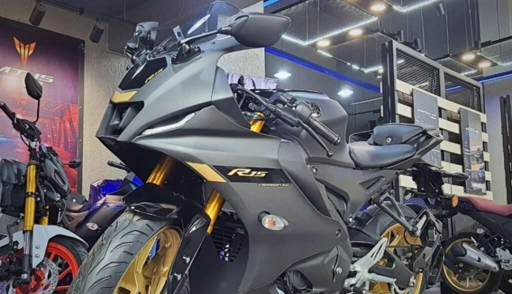 Yamaha R15 2025 Stylish Sports Bike Front View
