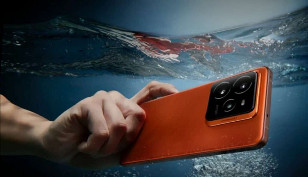 Realme GT 7 5G smartphone with 7000mAh battery, 120W fast charging and triple camera setup